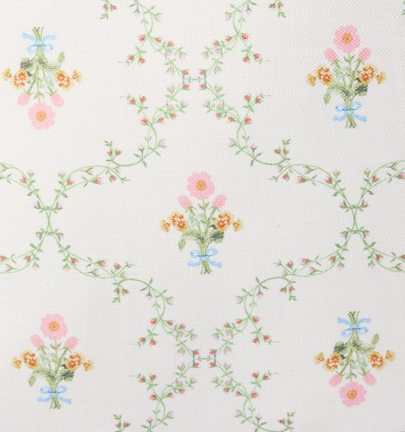 HHH2448 TheLargeDecorativePillow PastelTrellis TT Bcopy2