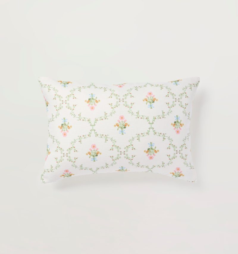 HHH2455 TheLumbarDecorativePillow PastelTrellis TT A 1 copy2