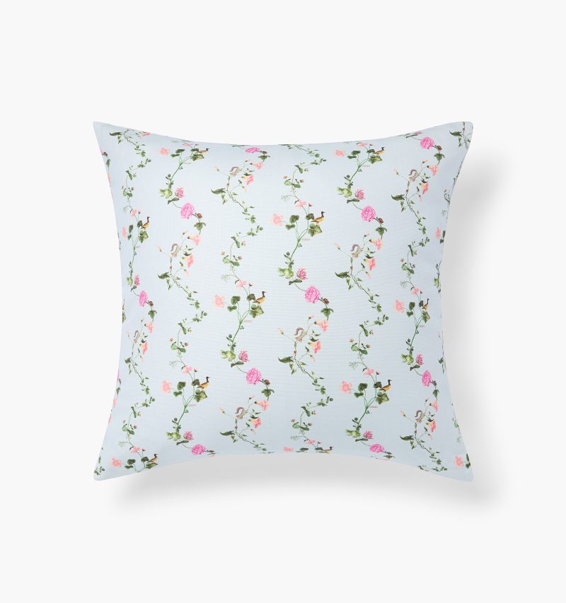 HHH2483 TheBleekerDecorativePillow BluePondFloral TT A