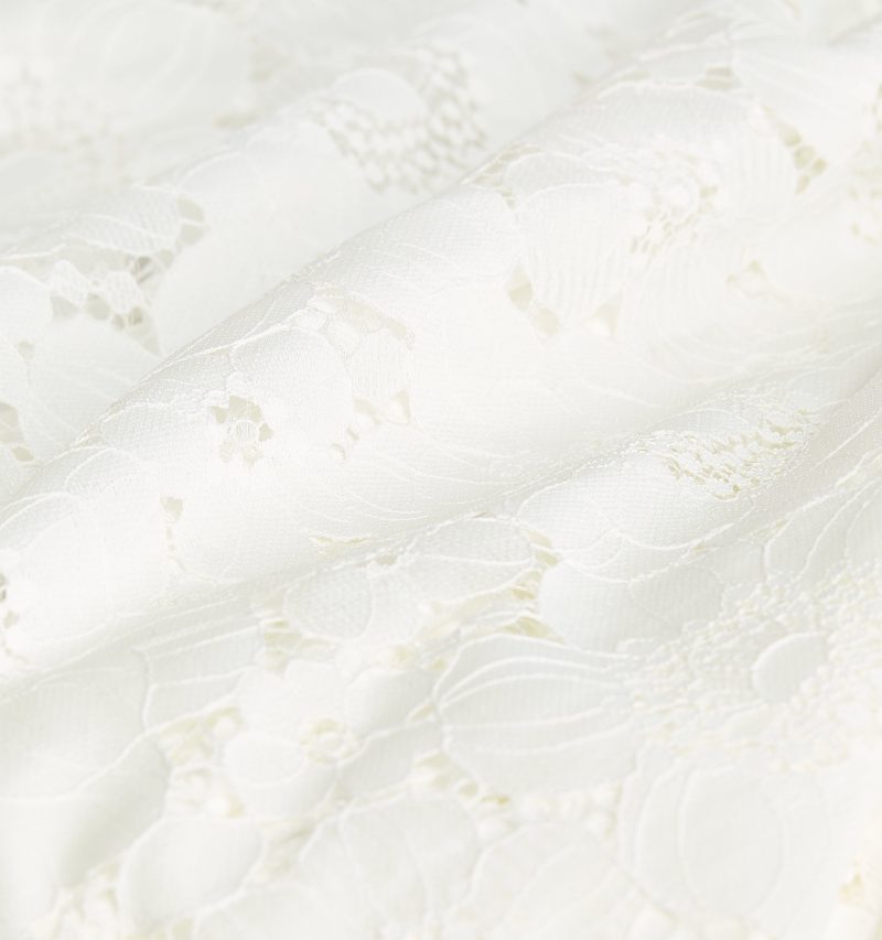 HHH2620 TheRowenaDresss WhiteFloralLace GH Fabric Details